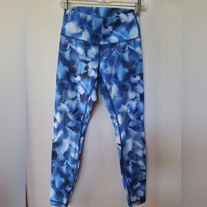 Lululemon Wunder Under Leggings. Womens size 6